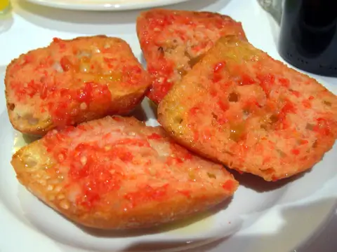 Pan con Tomate