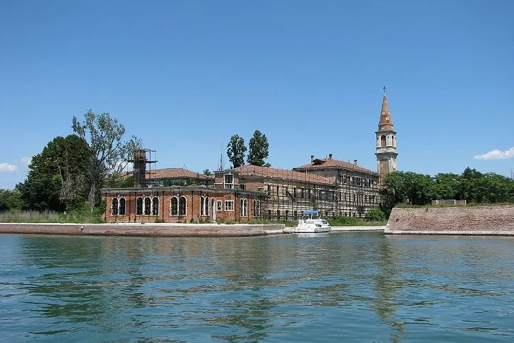 island of Poveglia - dark tourism