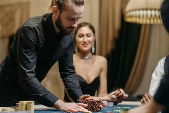 Cardroom Travel Guide