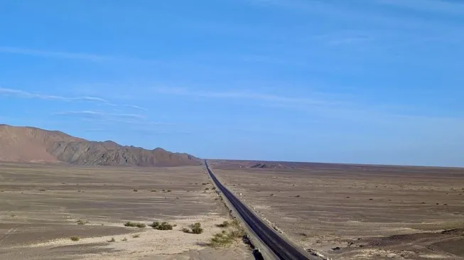 Desert stretch & drive through views