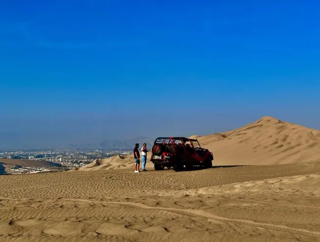 Huacachina car